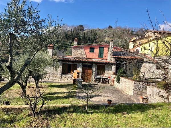 Villa indipendente con giardino