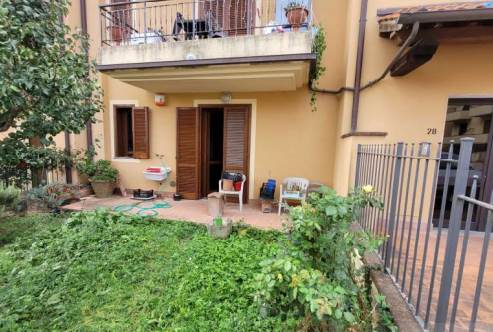 Appartamento con giardino, garage e posto auto