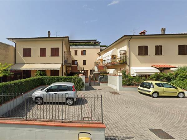 Appartamento con ampia terrazza e garage